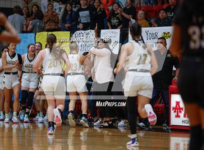 Thumbnail 3 in Comanche vs. Vernon photogallery.