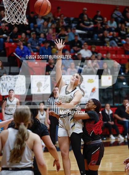 Thumbnail 1 in Comanche vs. Vernon photogallery.