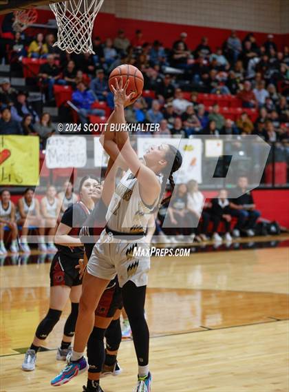 Thumbnail 3 in Comanche vs. Vernon photogallery.