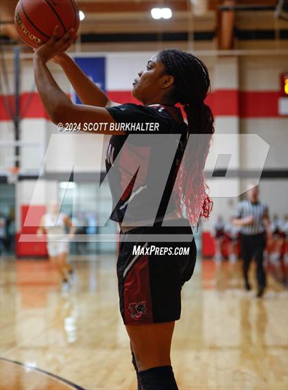 Thumbnail 2 in Comanche vs. Vernon photogallery.