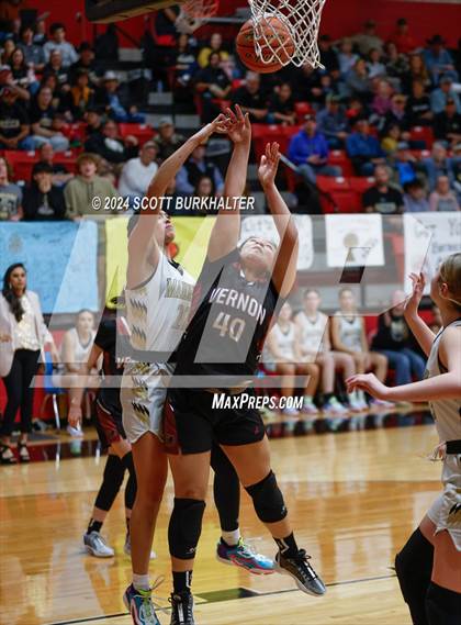 Thumbnail 3 in Comanche vs. Vernon photogallery.