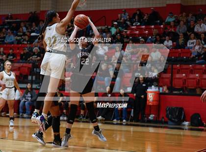 Thumbnail 3 in Comanche vs. Vernon photogallery.