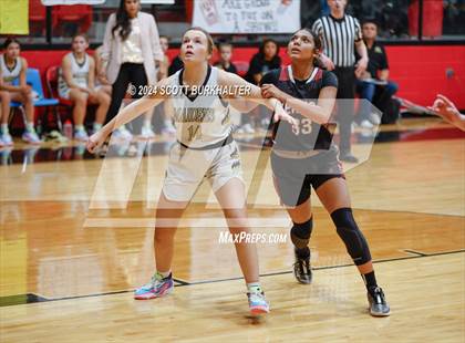 Thumbnail 2 in Comanche vs. Vernon photogallery.