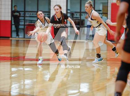 Thumbnail 3 in Comanche vs. Vernon photogallery.