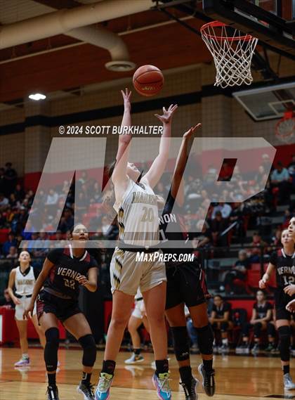 Thumbnail 3 in Comanche vs. Vernon photogallery.