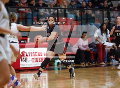 Thumbnail 2 in Comanche vs. Vernon photogallery.
