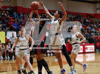 Thumbnail 3 in Comanche vs. Vernon photogallery.