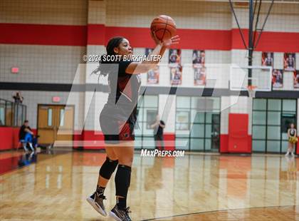 Thumbnail 1 in Comanche vs. Vernon photogallery.