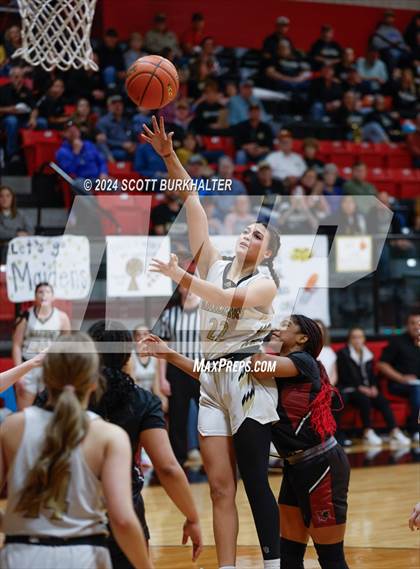 Thumbnail 3 in Comanche vs. Vernon photogallery.