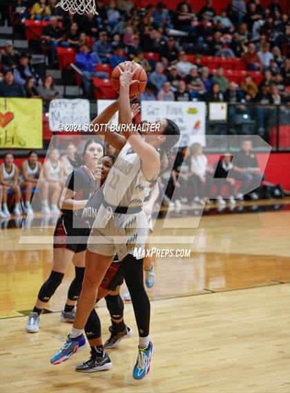 Thumbnail 2 in Comanche vs. Vernon photogallery.