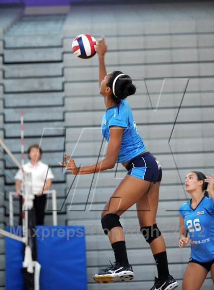 Thumbnail 3 in Marymount vs St. Mary's (Durango Fall Classic) photogallery.