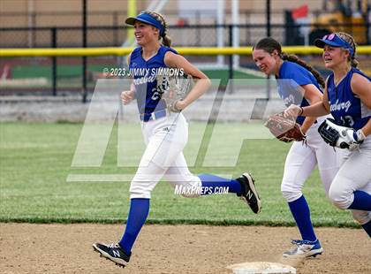 Thumbnail 3 in Freeburg vs Breese Central ( IHSA Class 2A Regional Championship)  photogallery.