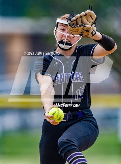 Thumbnail 2 in Freeburg vs Breese Central ( IHSA Class 2A Regional Championship)  photogallery.