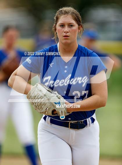 Thumbnail 2 in Freeburg vs Breese Central ( IHSA Class 2A Regional Championship)  photogallery.