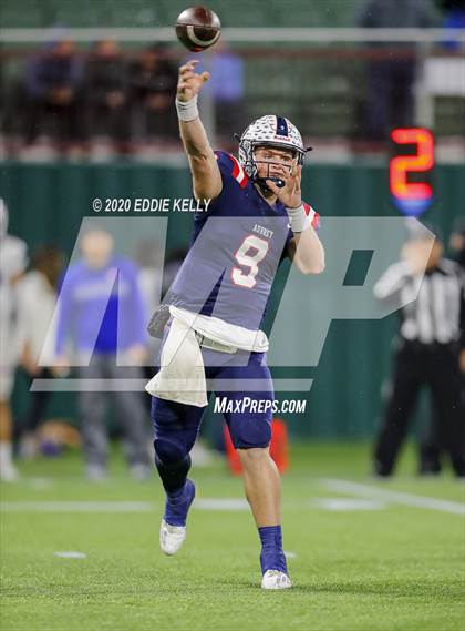 Thumbnail 2 in Aubrey @ Graham (UIL 4A Regional Semifinal Playoff) photogallery.
