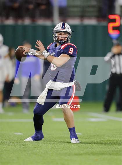 Thumbnail 3 in Aubrey @ Graham (UIL 4A Regional Semifinal Playoff) photogallery.