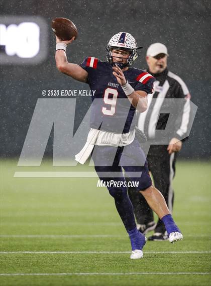 Thumbnail 2 in Aubrey @ Graham (UIL 4A Regional Semifinal Playoff) photogallery.