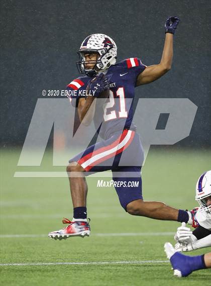 Thumbnail 1 in Aubrey @ Graham (UIL 4A Regional Semifinal Playoff) photogallery.