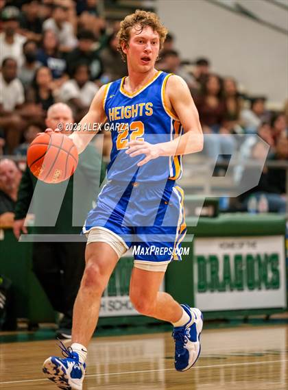 Thumbnail 2 in Alamo Heights vs Southwest (UIL 5A Reg 3 & 4 Bi-District) photogallery.
