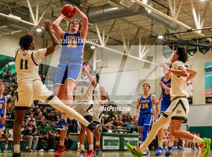 Thumbnail 2 in Alamo Heights vs Southwest (UIL 5A Reg 3 & 4 Bi-District) photogallery.
