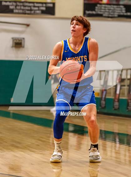 Thumbnail 3 in Alamo Heights vs Southwest (UIL 5A Reg 3 & 4 Bi-District) photogallery.