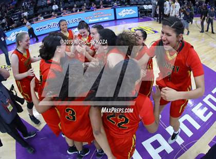 Thumbnail 2 in Rosary Academy vs. Bishop O'Dowd (CIF State D1 Final) photogallery.
