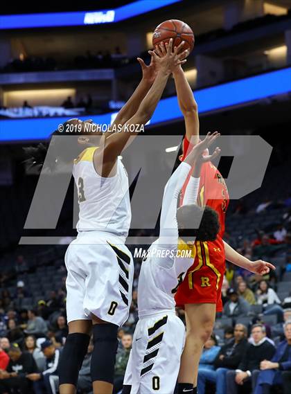Thumbnail 3 in Rosary Academy vs. Bishop O'Dowd (CIF State D1 Final) photogallery.