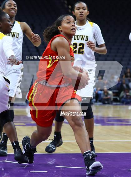 Thumbnail 2 in Rosary Academy vs. Bishop O'Dowd (CIF State D1 Final) photogallery.