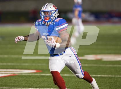 Thumbnail 1 in Westlake vs. Hays photogallery.