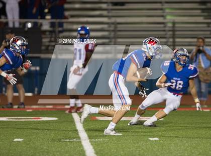 Thumbnail 2 in Westlake vs. Hays photogallery.