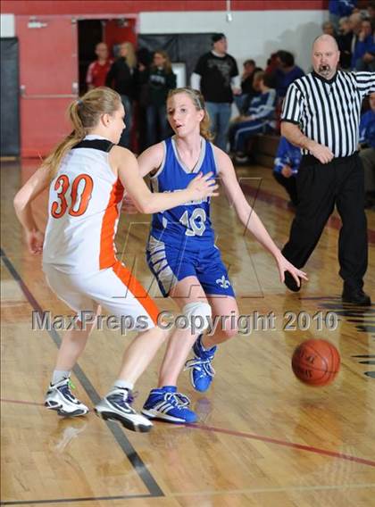 Thumbnail 1 in Osseo-Fairchild vs St. Croix Falls (WIAA D3 Sectional Semifinal) photogallery.