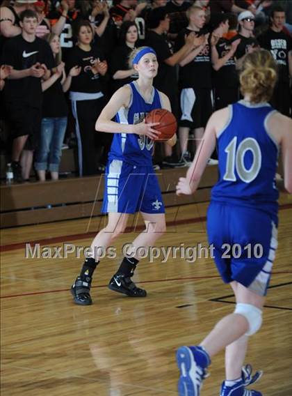 Thumbnail 3 in Osseo-Fairchild vs St. Croix Falls (WIAA D3 Sectional Semifinal) photogallery.