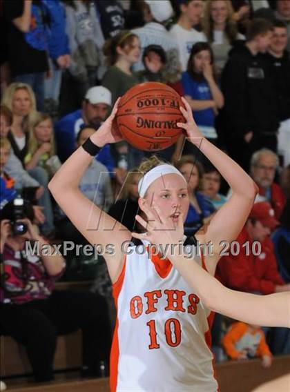 Thumbnail 3 in Osseo-Fairchild vs St. Croix Falls (WIAA D3 Sectional Semifinal) photogallery.
