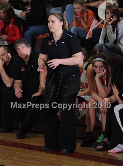 Thumbnail 1 in Osseo-Fairchild vs St. Croix Falls (WIAA D3 Sectional Semifinal) photogallery.