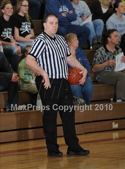 Thumbnail 3 in Osseo-Fairchild vs St. Croix Falls (WIAA D3 Sectional Semifinal) photogallery.