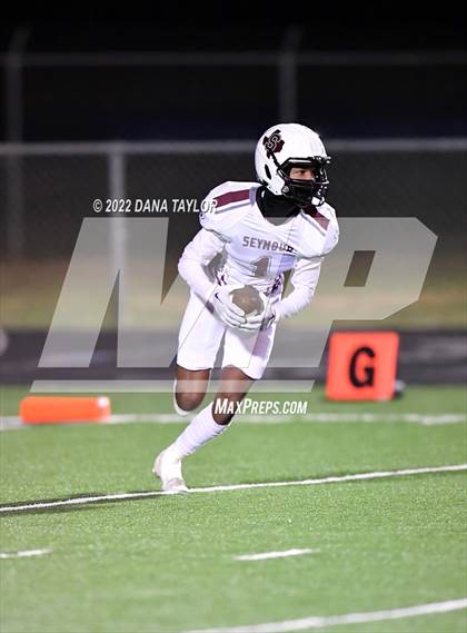 Thumbnail 2 in Santo vs Seymour (Texas UIL 2A-2 Bi-District) photogallery.