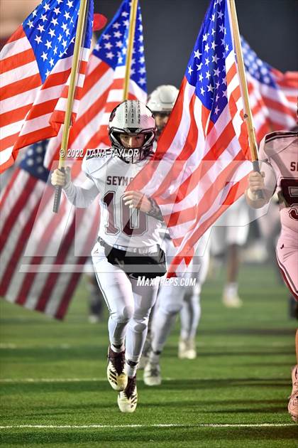 Thumbnail 2 in Santo vs Seymour (Texas UIL 2A-2 Bi-District) photogallery.