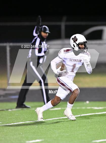 Thumbnail 3 in Santo vs Seymour (Texas UIL 2A-2 Bi-District) photogallery.
