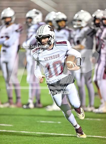 Thumbnail 2 in Santo vs Seymour (Texas UIL 2A-2 Bi-District) photogallery.