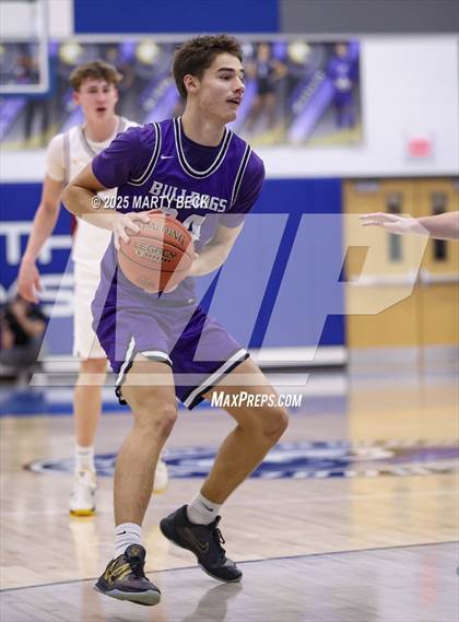 Thumbnail 3 in Fayetteville vs Logan-Rogersville (Bill Rowe's Queen City Classic) photogallery.