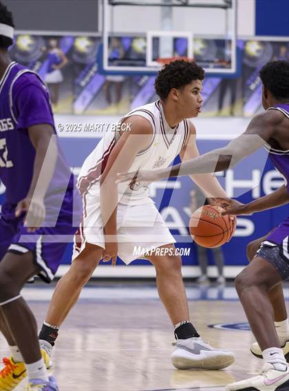 Thumbnail 1 in Fayetteville vs Logan-Rogersville (Bill Rowe's Queen City Classic) photogallery.