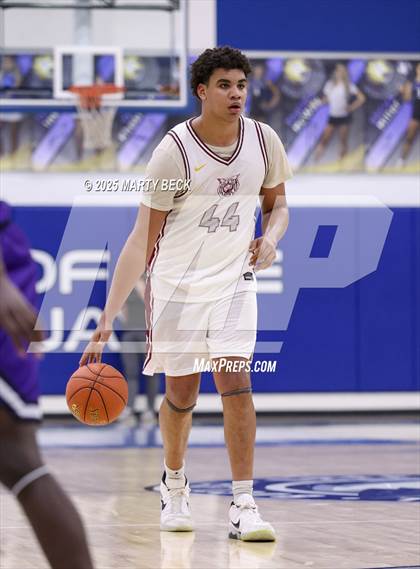 Thumbnail 1 in Fayetteville vs Logan-Rogersville (Bill Rowe's Queen City Classic) photogallery.