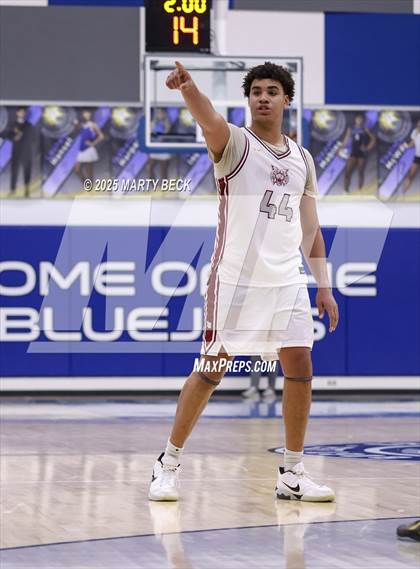 Thumbnail 3 in Fayetteville vs Logan-Rogersville (Bill Rowe's Queen City Classic) photogallery.