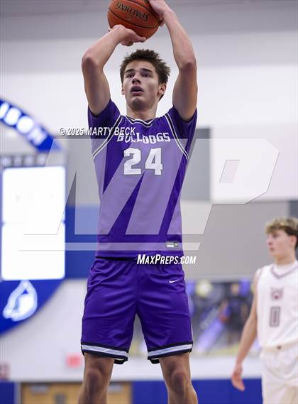 Thumbnail 3 in Fayetteville vs Logan-Rogersville (Bill Rowe's Queen City Classic) photogallery.