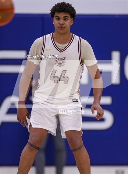 Thumbnail 2 in Fayetteville vs Logan-Rogersville (Bill Rowe's Queen City Classic) photogallery.