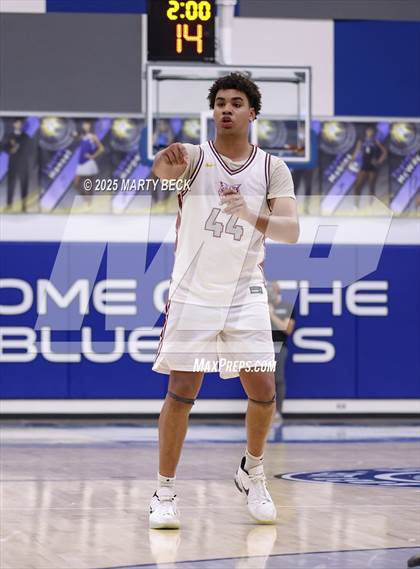 Thumbnail 2 in Fayetteville vs Logan-Rogersville (Bill Rowe's Queen City Classic) photogallery.