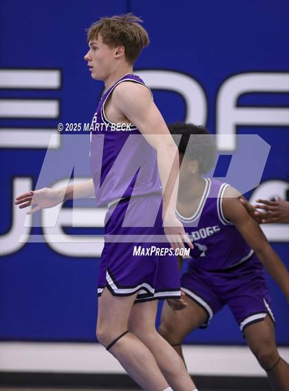 Thumbnail 3 in Fayetteville vs Logan-Rogersville (Bill Rowe's Queen City Classic) photogallery.