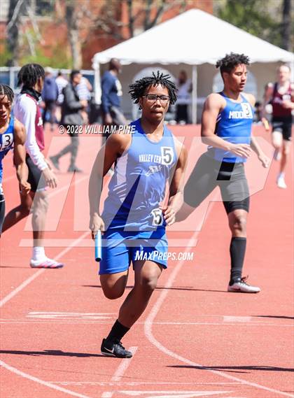 Thumbnail 2 in Kingston Tiger Relays (Boys Morning Races) photogallery.