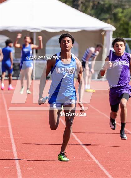Thumbnail 2 in Kingston Tiger Relays (Boys Morning Races) photogallery.