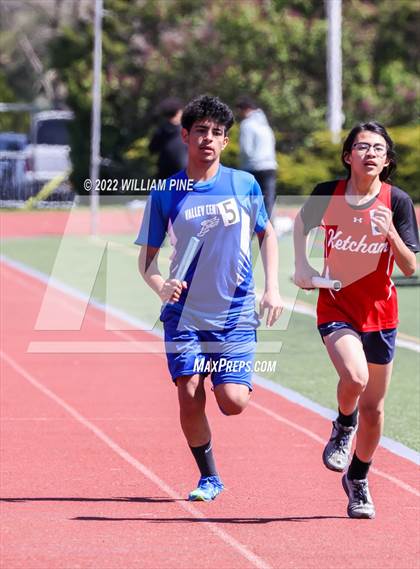 Thumbnail 2 in Kingston Tiger Relays (Boys Morning Races) photogallery.